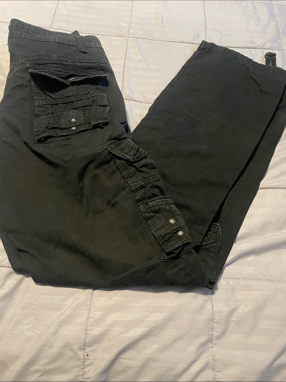 Source Unknown Black Women's Cargo Pants with Snap Pockets